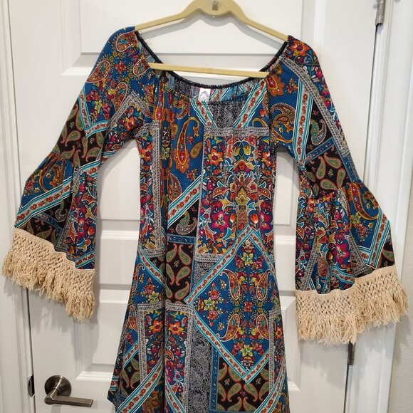 2B Boho Paisley Fringed Bell Sleeve Size Small Mini Dress - Picture 9 of 9